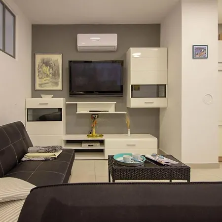 Esperanza Comfortable Villa Pula