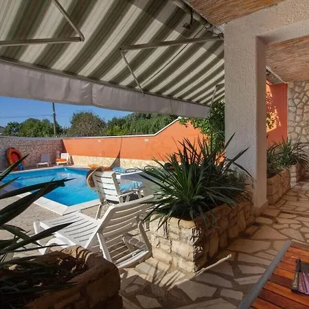 Esperanza Comfortable Villa Pula